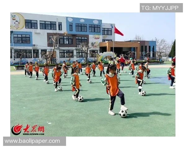 少儿足球入门视频轻松学技巧培养孩子运动兴趣与团队精神